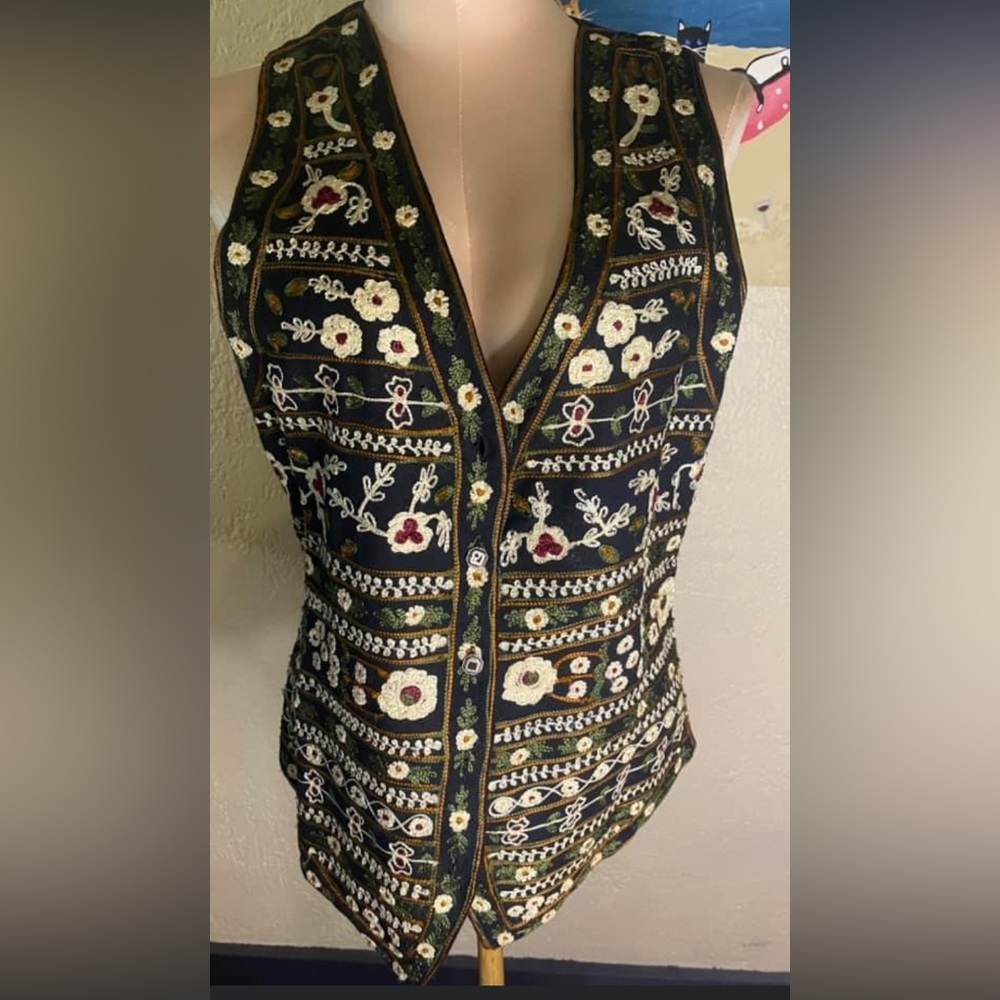 90s embroidered floral vest